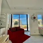 Sea View Penthouse In Tas-Sliema