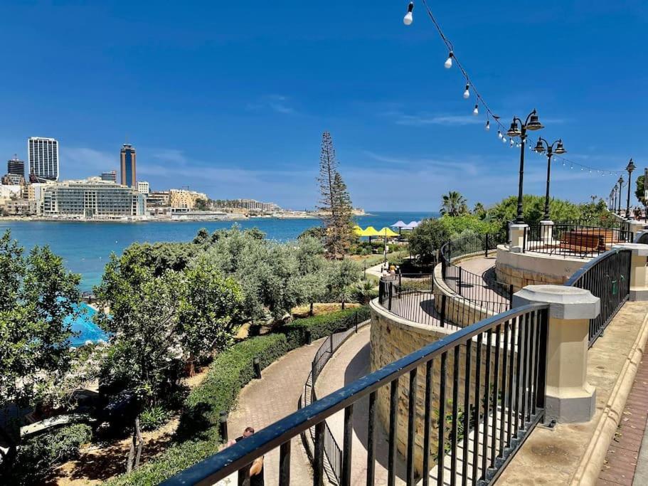 Sea View Penthouse In Tas-sliema