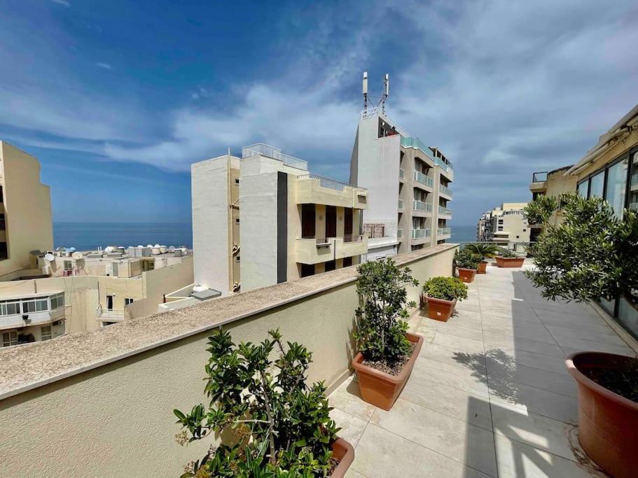 Sea View Penthouse In Tas-sliema