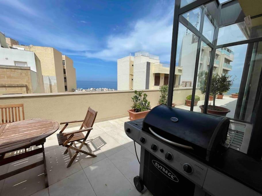 Sea View Penthouse In Tas-sliema
