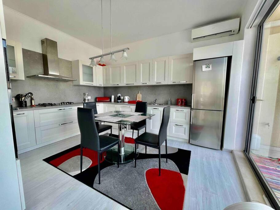 Sea View Penthouse In Tas-sliema * Sliema