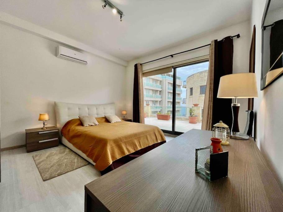 Sea View Penthouse In Tas-sliema Apartment Sliema