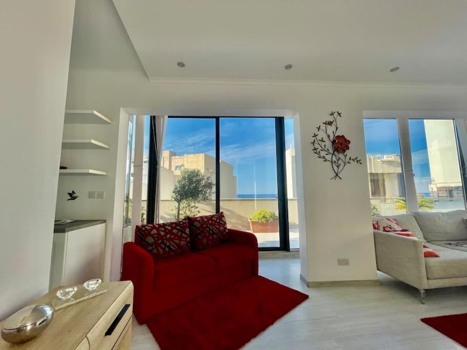 Sea View Penthouse In Tas-sliema * Sliema
