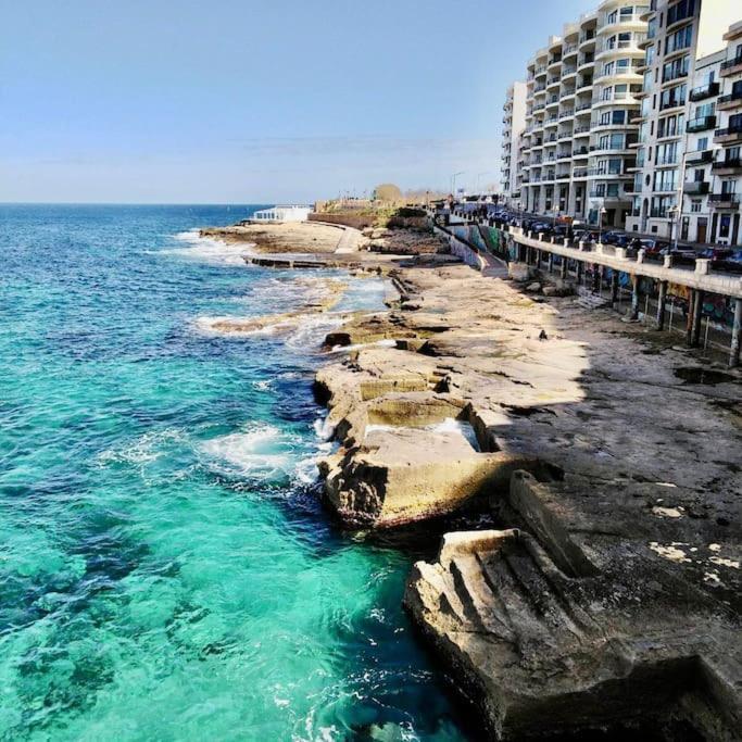 Sea View Penthouse In Tas-sliema
