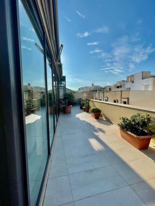 Sea View Penthouse In Tas-sliema Apartment Sliema
